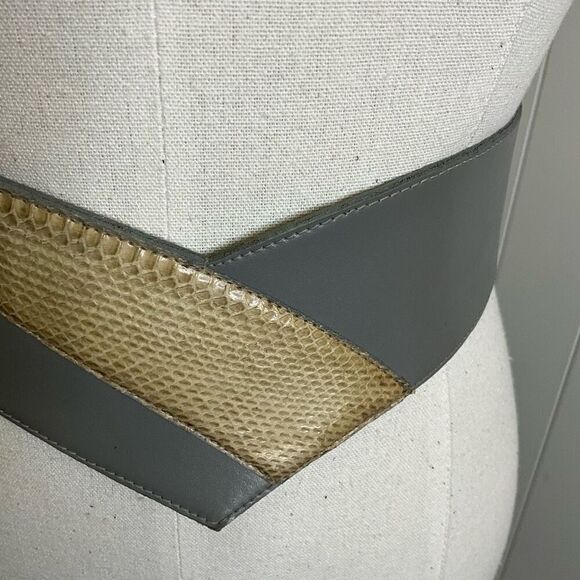 Vintage Mervyn’s Genuine Leather Women’s Small Wide Neck Belt Silver Tan - Picture 3 of 8